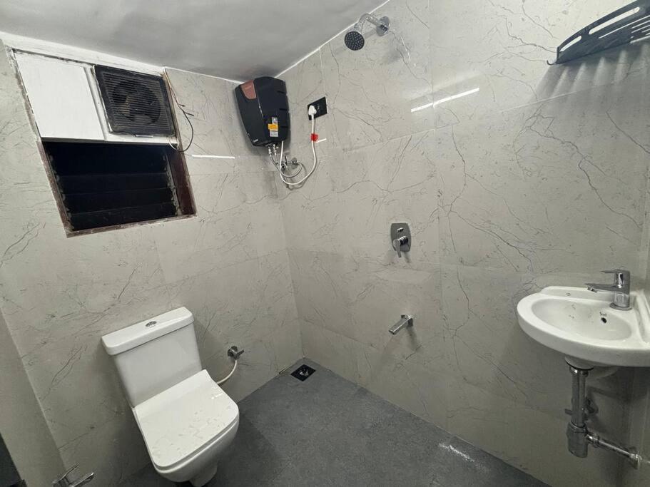 #4 Ensuite Cozy Place - Hub Of Bombaj