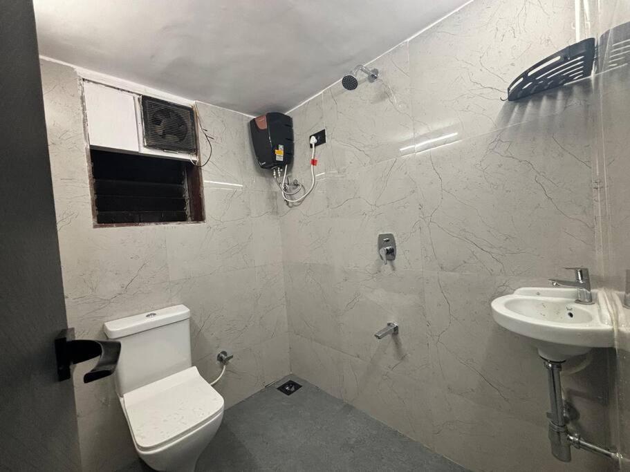 #4 Ensuite Cozy Place - Hub Of Apartment